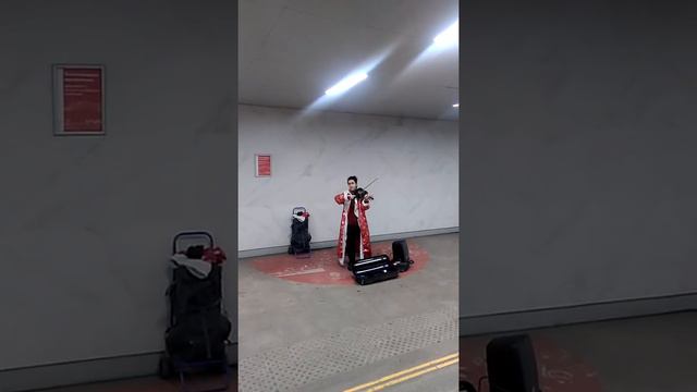 ШОК!!! Как красиво парень играет на скрипке!!! смотреть онлайн