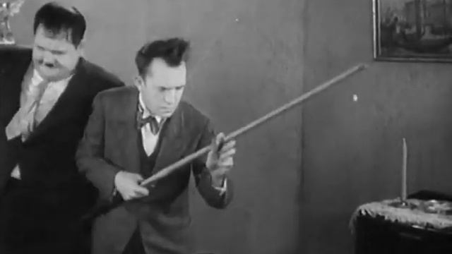 Laurel And Hardy Playing Pool Brats (1930) смотреть онлайн