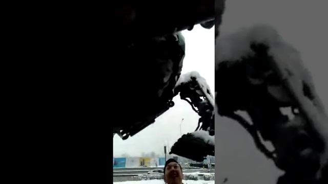 Статуя из автозапчастей! Удивительная работа. г. Алматы смотреть онлайн