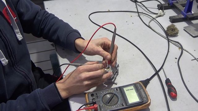 Как проверить быстрый замок (убл) люка стиральной машины ariston indesit Не блокирует дверь стиралк смотреть онлайн