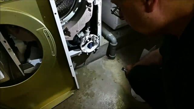 Bosch Waschmaschine Serie 8. Bullaugendichtung ersetzen. смотреть онлайн