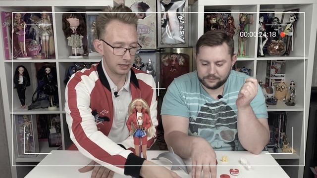 Бабри спасательница. Спасатели Малибу. Распаковка и обзор куклы Baywatch Barbie 1994 года смотреть онлайн