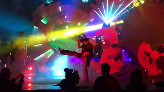 Enchanted Forest 2018 - Fire Fingers Dance Performance смотреть онлайн