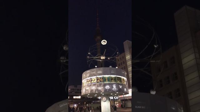 Weltzeituhr (Urania World Clock) смотреть онлайн