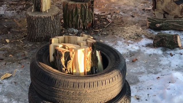 Я это сделал!!!!! Быстрая колка дров в покрышке!!! Колун Fiskars. Замечательный способ! смотреть онлайн