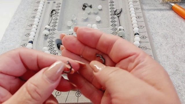 КОМПЛЕКТ УКРАШЕНИЙ ИЗ ЛУННОГО КАМНЯ И ЖЕМЧУГА..И.. МЕЖДУ ДЕЛОМ.. В ГРЕЧЕСКОМ ЗАЛЕ..