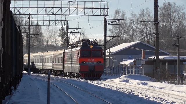 ВЛ11М-376 с пригородным поездом Шарташ - Алапаевск на станции Разъезд 132 км смотреть онлайн