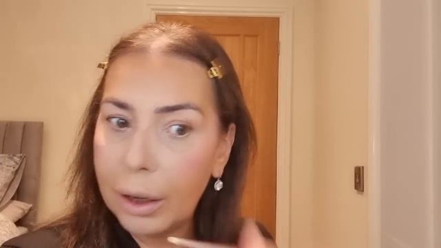 GRWM TO STAY IN 😅 TRYING OUT NEW MAKEUP AND NEW EYE LOOKS WITH THE BPERFECT CARNIVAL PALLETTE смотреть онлайн