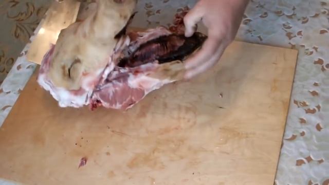 разделка свиной головы Butchering a Pig's Head смотреть онлайн