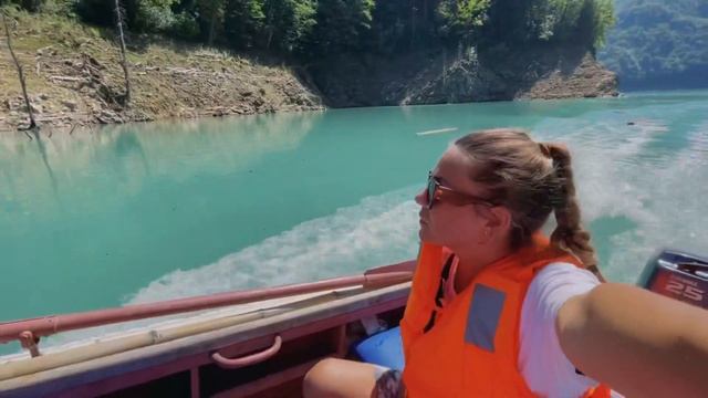 Грузия. По дороге в Сванетию. Нереальная красота. На катере по Ингури. Ингурская ГЭС. Водопады. смотреть онлайн