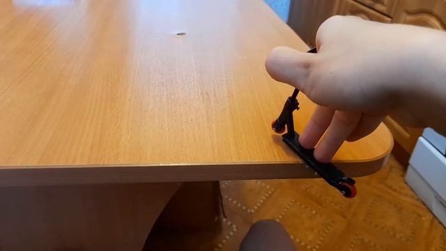 Пять трюков на фингер самокате для новичков. смотреть онлайн