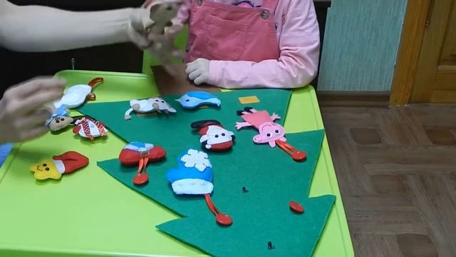 Наряжаем елку. Игрушка из фетра для детей Елка. Сhristmas Tree Decorating. смотреть онлайн