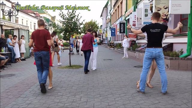 Специально снимал танец этой девушки! Она восхитительна!!! смотреть онлайн