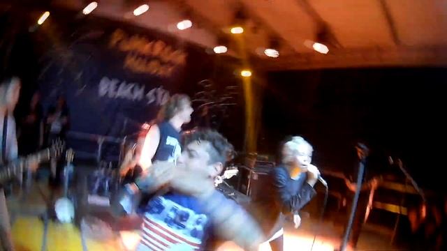 NOFX - Linoleum (Cover at Punk Rock Holiday 1.8 Karaoke Party) смотреть онлайн