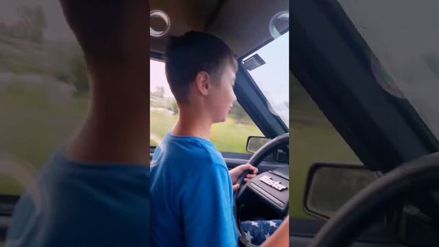 Учусь ездить на машине?????