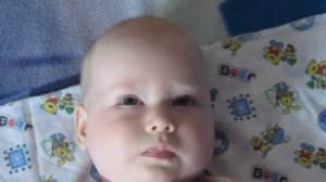 ВЛОГ Вика младенец странно смотрит и закатывает глаза 3 месяца