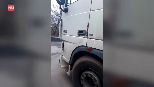 У молдавских грузоперевозчиков конфискуют груз в Украине, КПП Могилев-Подольск. 02.03.2022г. смотреть онлайн