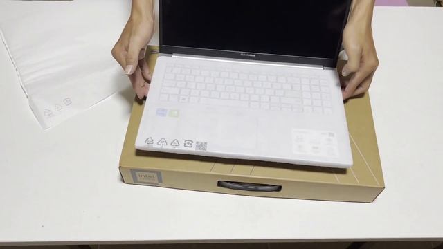 ASUS VivoBook - Unboxing смотреть онлайн