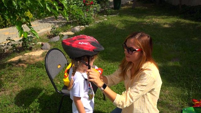 УЧИМСЯ КАТАТЬСЯ НА РОЛИКАХ / LEARNING TO ROLLERBLADE