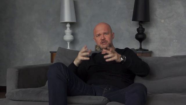 Вся правда о бизнес-тренерах. Почему Вам не стоит тратить деньги на них! смотреть онлайн