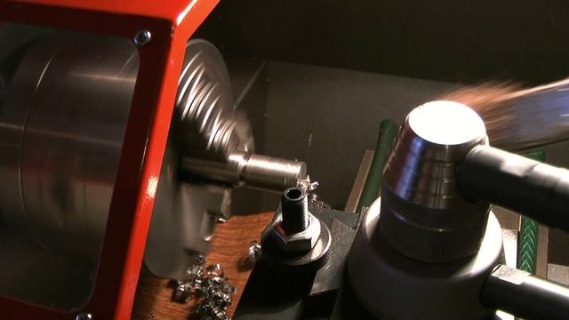 Точим конус под патрон В16 и делаем оправку для расточных резцов.mp4 смотреть онлайн