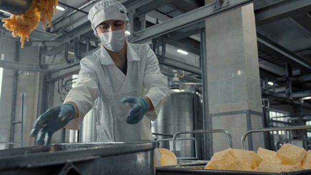 Как производят плавленый сыр "Карат" смотреть онлайн