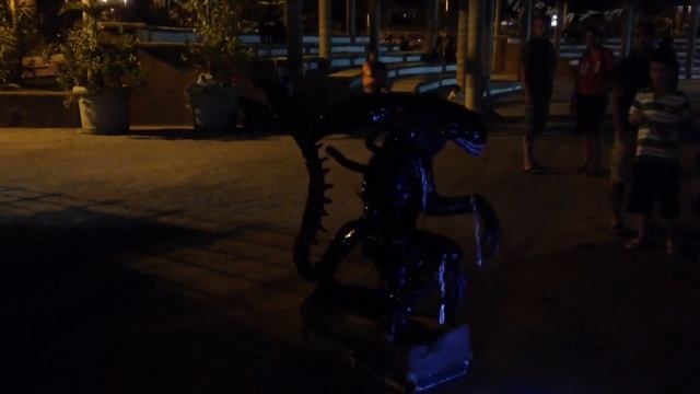 Прикольный костюмчик чужого) смотреть онлайн