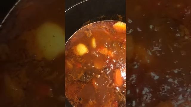 Гуляш в венгерском стиле в процессе приготовления