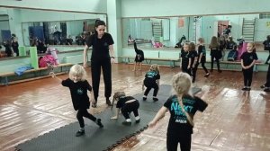 Как научить делать "колесо"?