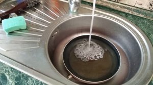 ЧИСТКА СКОВОРОДОК НАШАТЫРНЫМ СПИРТОМ.