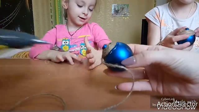 Продолжаем делать ёлочные игрушки с Развивалка Влада. смотреть онлайн