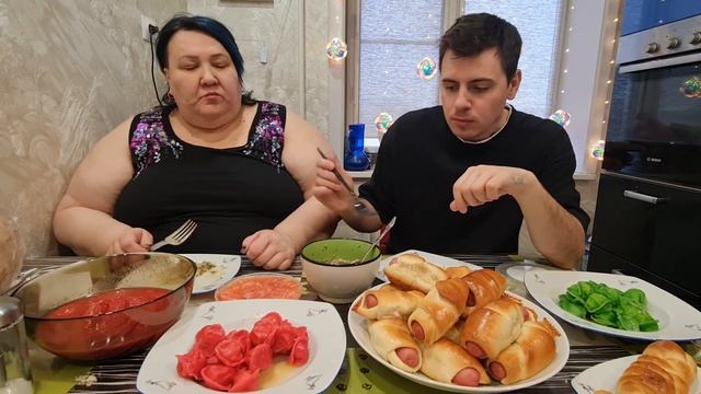 Мукбанг! Mukbang! Диетические сосиски в тесте??Интересная проба, вторая рыбная?