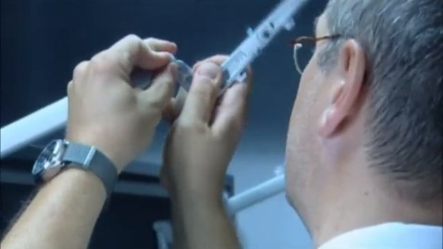 HAFELE. Подъемный механизм Huwilift Strato.mpg