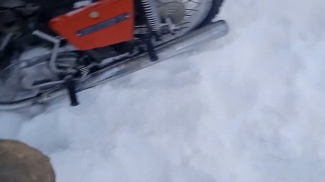 Пробуем запустить мотоцикл Иж юпитер 5 в мороз. смотреть онлайн