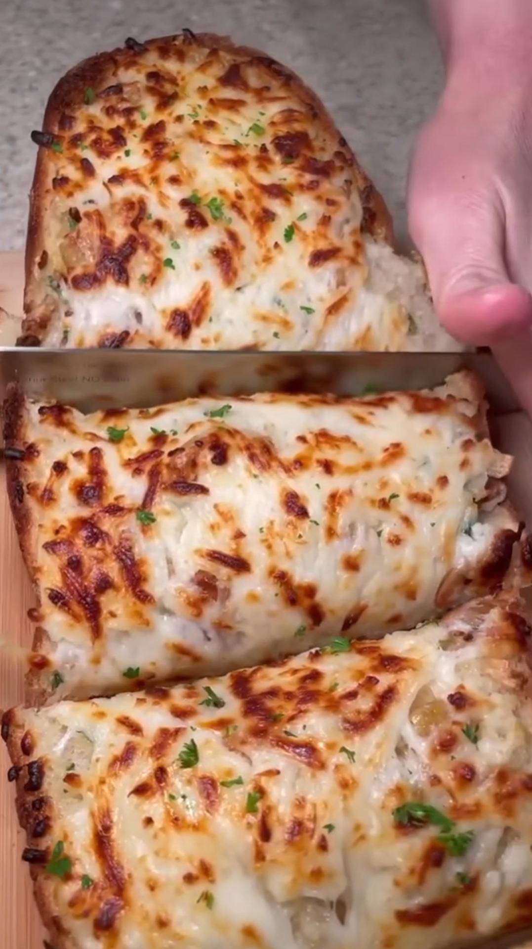 Невероятный хлеб с ЧЕСНОЧНЫМ МАСЛОМ #shorts #хлеб #чеснок смотреть онлайн