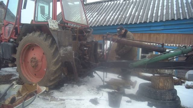 Экскаватор ЮМЗ 2621, установка стрелы, в одиночку. смотреть онлайн