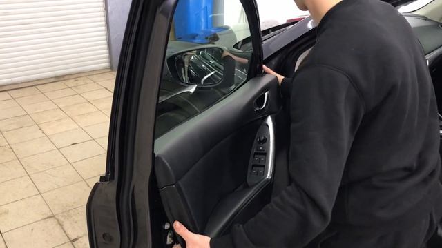 Как правильно снять обшивку водительской двери на Mazda CX-5 2015. Позитив Авто смотреть онлайн