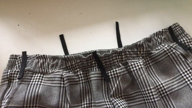 Как не потерять по дороге брюки. Идея для великоватой одежды смотреть онлайн