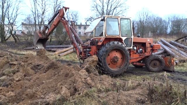 Экскаватор ЭО 2621\/ровняет и копает пруд смотреть онлайн