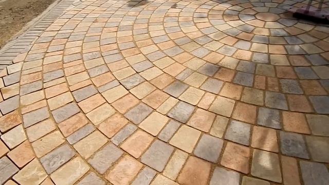 Заполнение швов брусчатки модифицированным песком смотреть онлайн