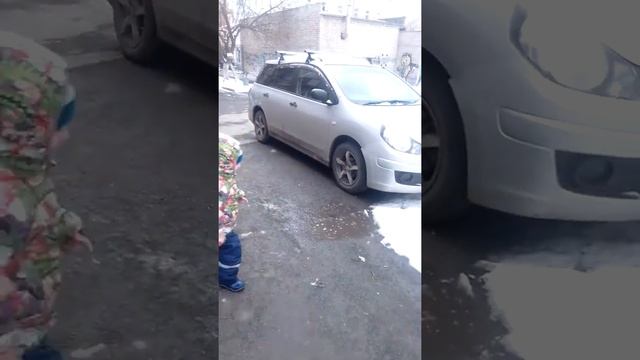 ИЗМЕРЯЕМ ЛУЖИ резиновыми сапогами (часть первая)... смотреть онлайн