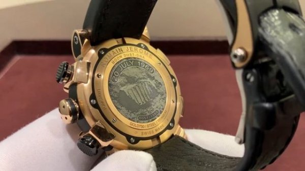Оригинальные часы Romain Jerome Moon Dust - DNA