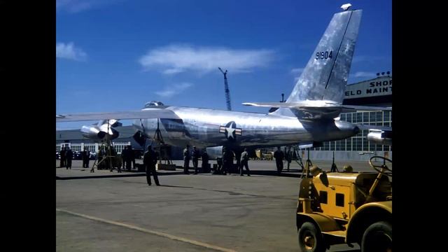 BOEING B-47 STRATOJET - World's First Modern Swept-Wing Bomber смотреть онлайн