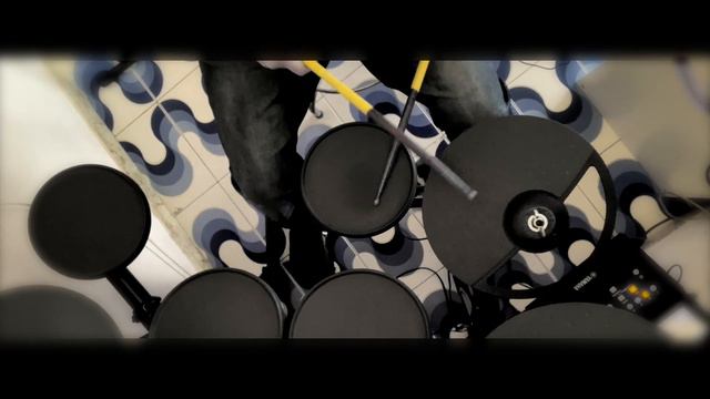 Yellow - Coldplay | Guitars, Drum & Bass Play Along смотреть онлайн