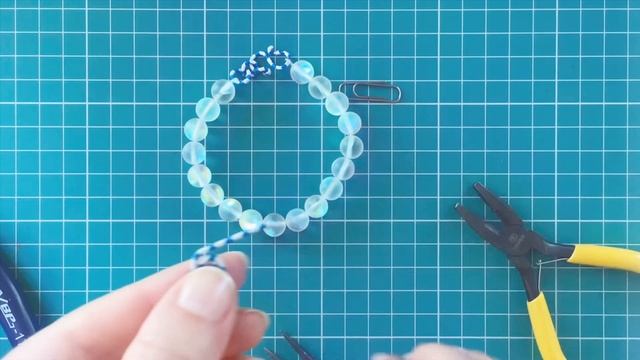 Браслеты своими руками | Застежка для браслета | Как застегнуть браслет скрепкой смотреть онлайн