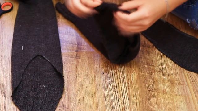 DIY: Новая жизнь для старого свитера часть #1: Домашние тапочки|Fosssaaa смотреть онлайн