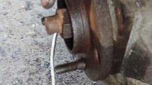 как достать и установить ступичные шпильки без снятия ступицы,разные варианты