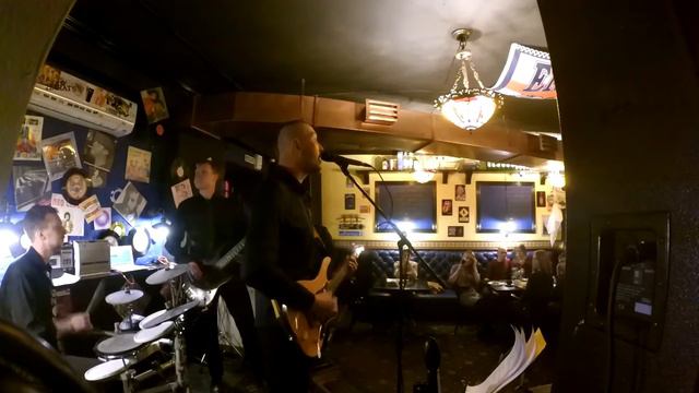 Под небом в г.Улан-Удэ Harat's PUB Под небом смотреть онлайн