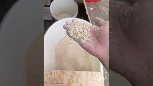 Самодельная дробилка для зерна из двигателя от насосной станции. смотреть онлайн