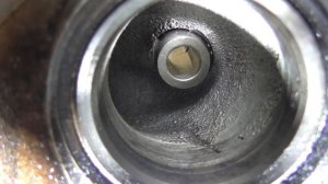 Так бежит направляющая клапана , большой расход масла